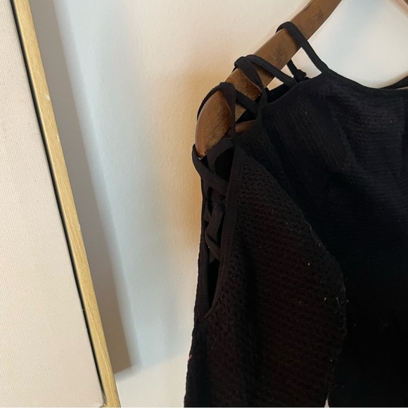 Free People Top with Sleeve Cutout Detail M/L - Picture 3 of 5